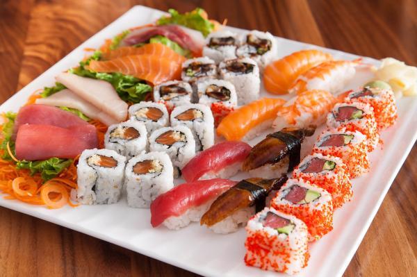 سوشی غذای نسبتا محبوب در سر تاسر جهان Sushi
