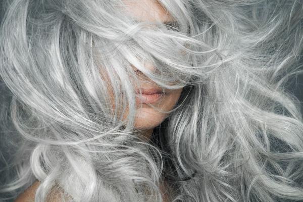 آیا استرس واقعا عامل سفید شدن مو است؟