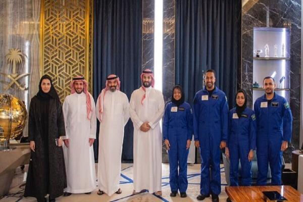 ملاقات فضانوردان سعودی با ولیعهد عربستان